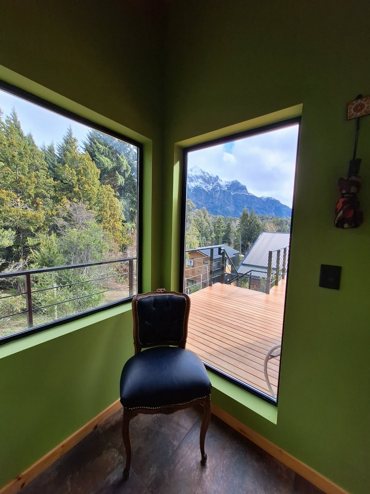 Rincón vidriado con vista a los cerros